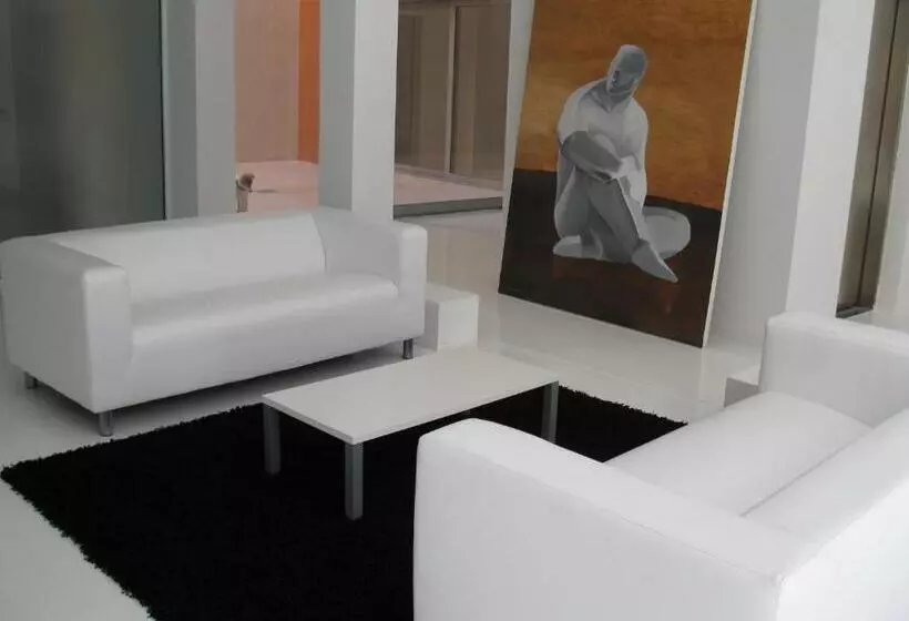 Family Hotel The Body