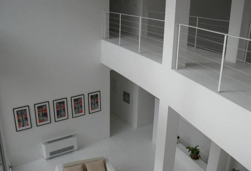 Family Hotel The Body