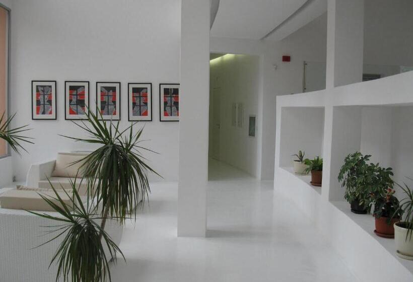 Family Hotel The Body