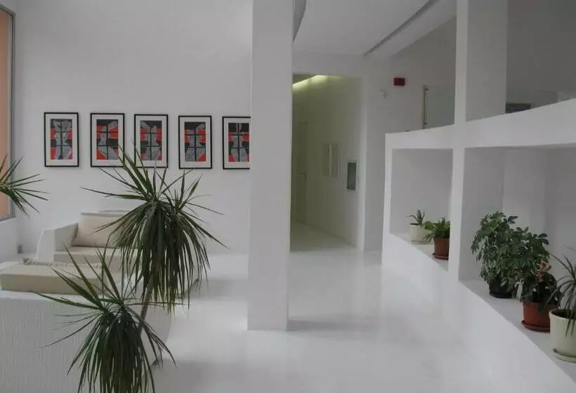 Family Hotel The Body