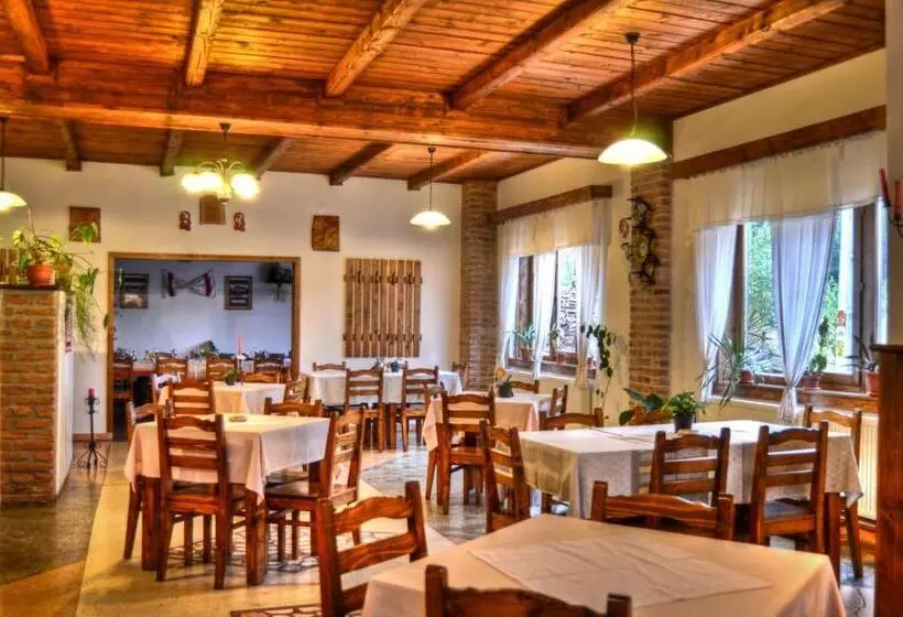 Retkeilymaja Csíki Határ Fogadó/ Hanul Hotarul Ciucului