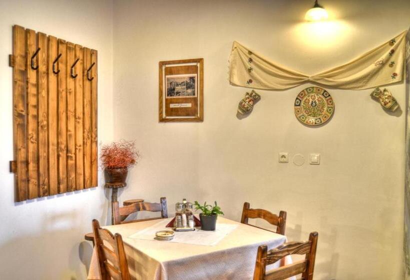 Schronisko Csíki Határ Fogadó/ Hanul Hotarul Ciucului