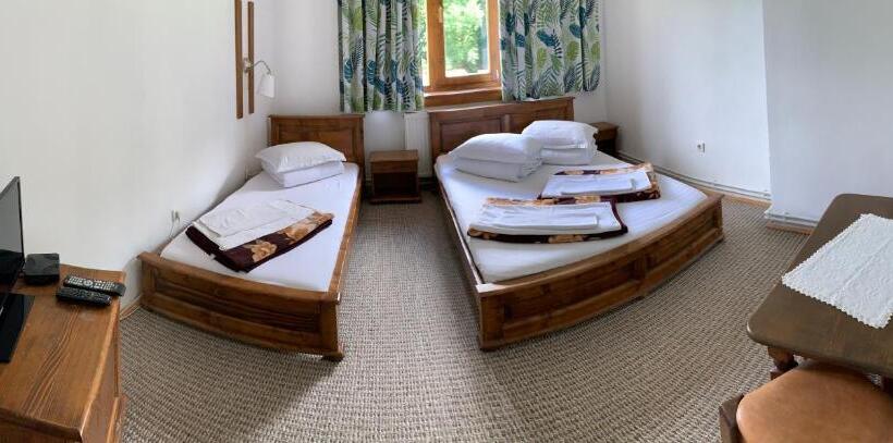 Schronisko Csíki Határ Fogadó/ Hanul Hotarul Ciucului