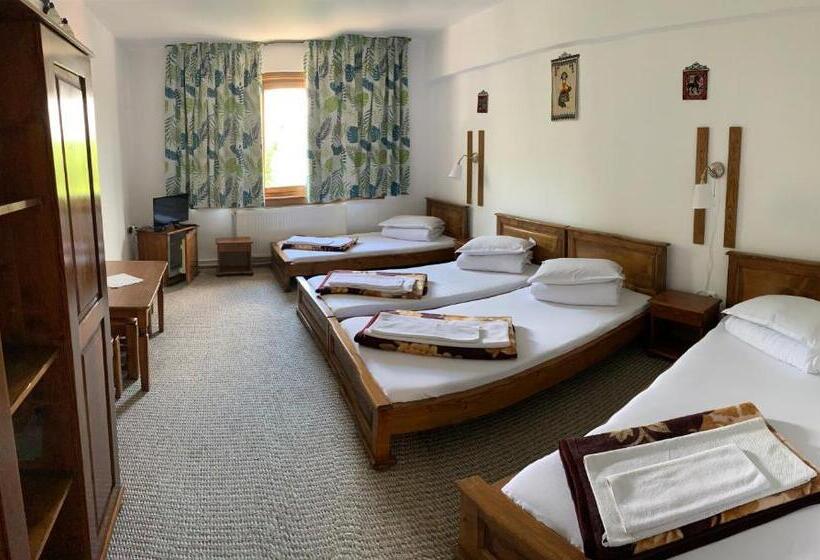 Schronisko Csíki Határ Fogadó/ Hanul Hotarul Ciucului