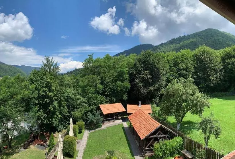 Retkeilymaja Csíki Határ Fogadó/ Hanul Hotarul Ciucului