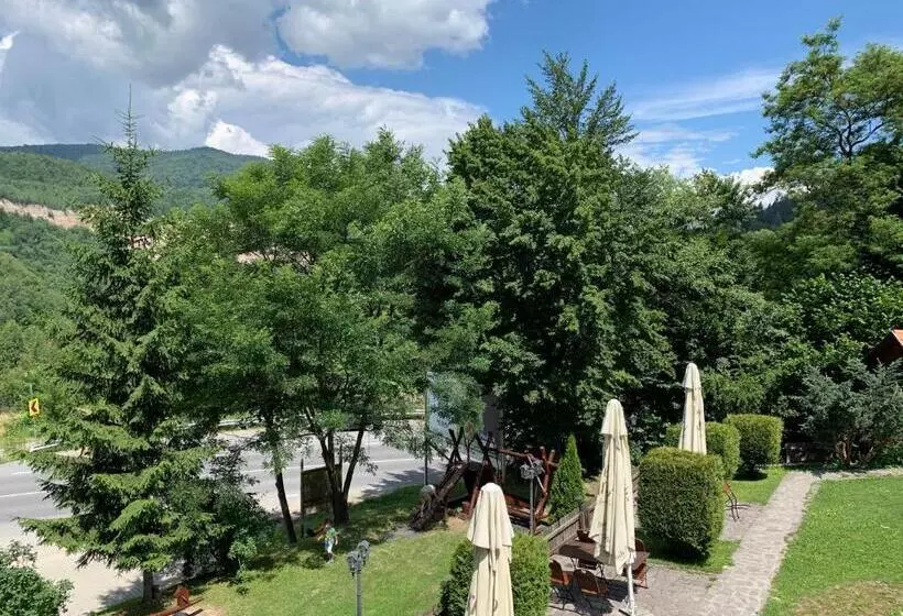 Retkeilymaja Csíki Határ Fogadó/ Hanul Hotarul Ciucului