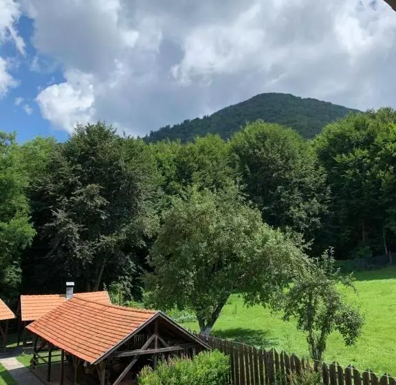 Retkeilymaja Csíki Határ Fogadó/ Hanul Hotarul Ciucului