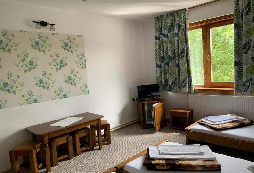 Retkeilymaja Csíki Határ Fogadó/ Hanul Hotarul Ciucului