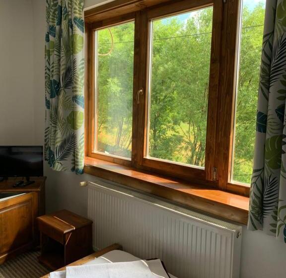 Schronisko Csíki Határ Fogadó/ Hanul Hotarul Ciucului