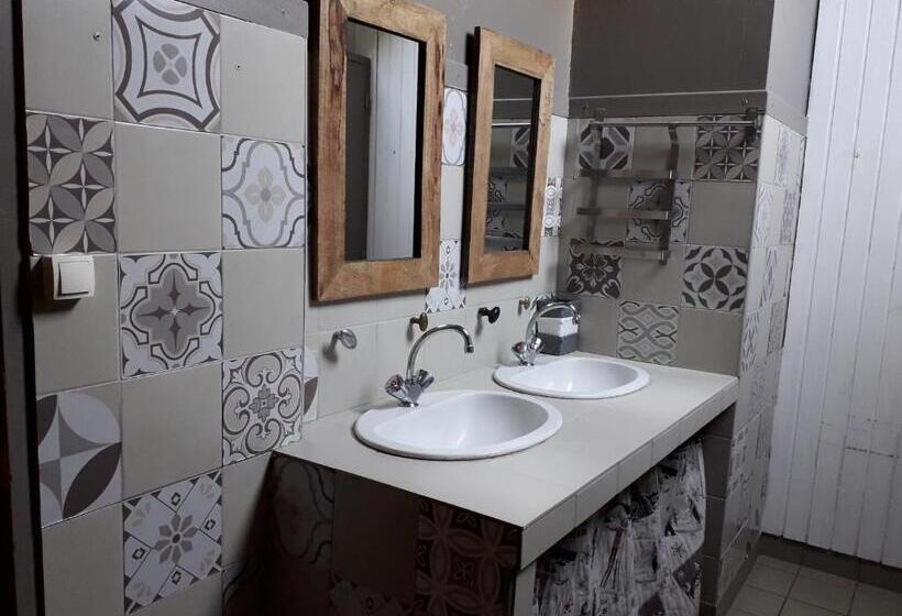 ユースホステル Les Pinées