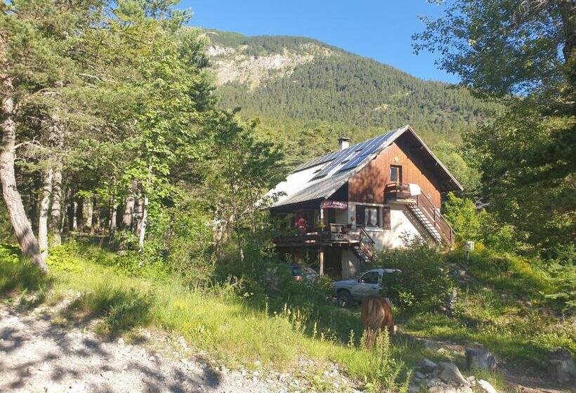 ユースホステル Les Pinées