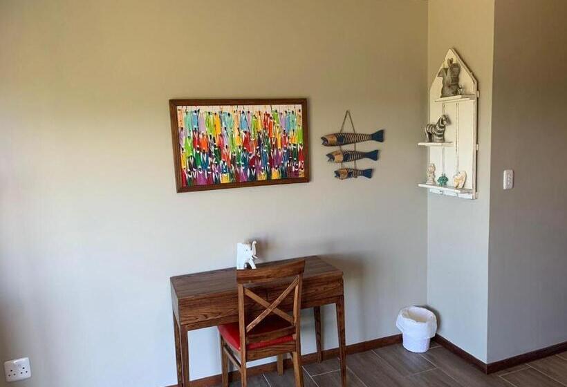 مبيت وإفطار Jbay Zebra Lodge