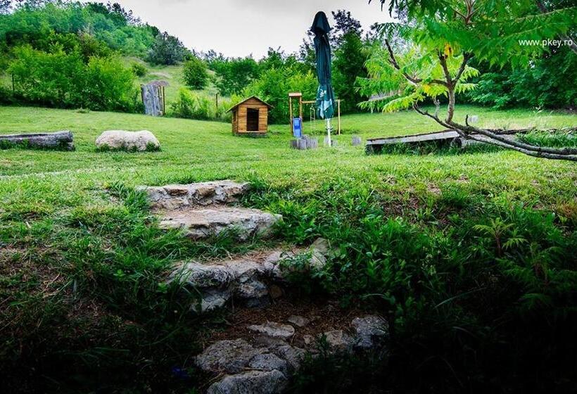 فندق Cob Village