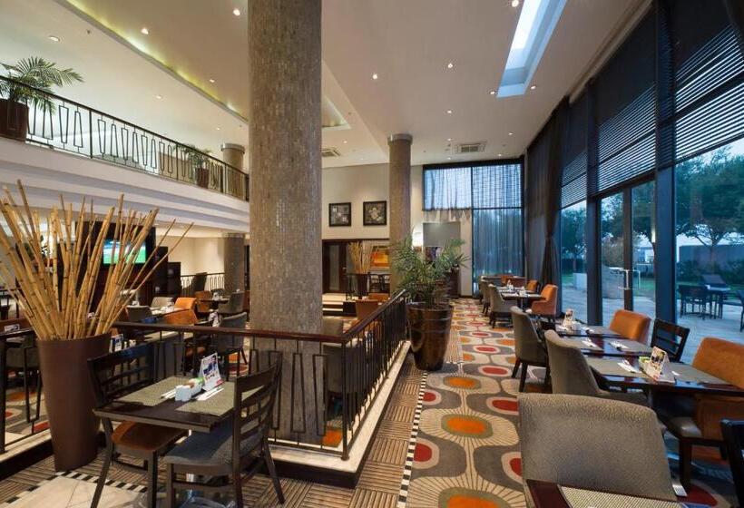 ホテル The Ridgepoint