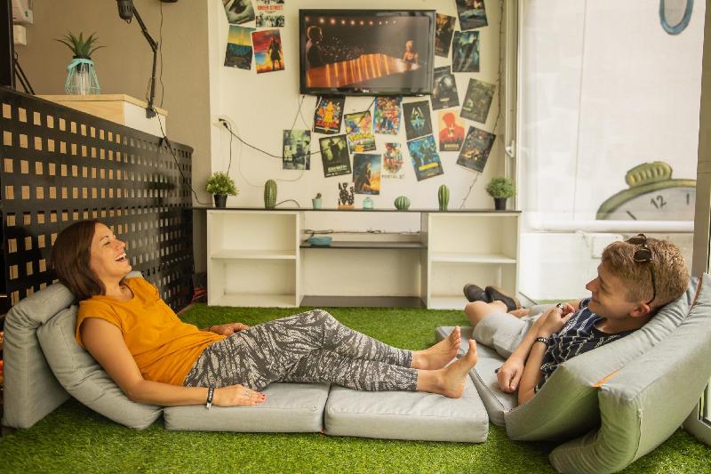 هاستل Onefam Paralelo