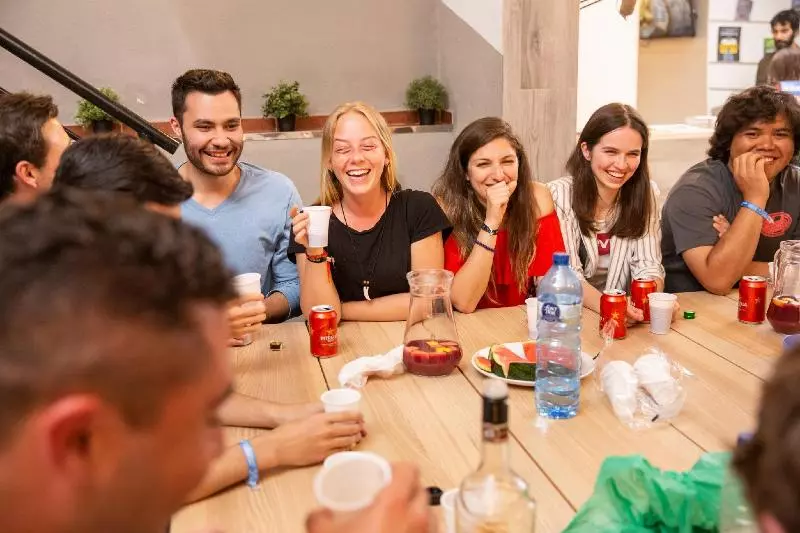 هاستل Onefam Paralelo