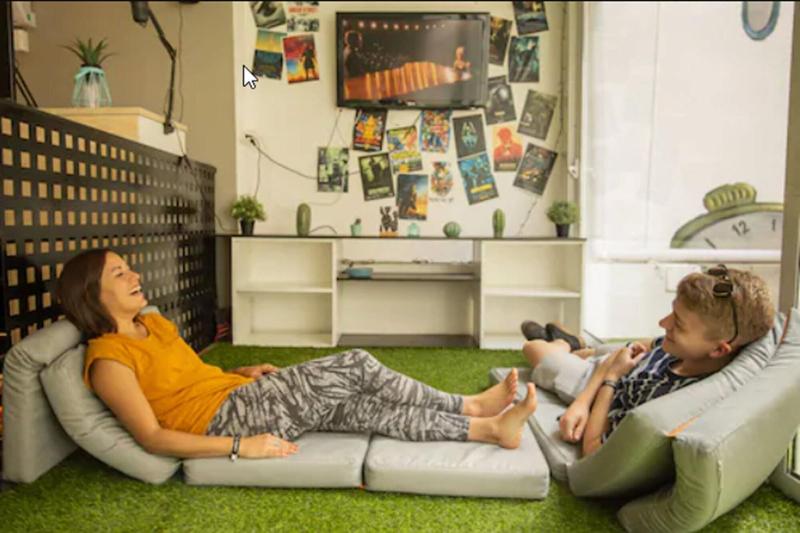 هاستل Onefam Paralelo