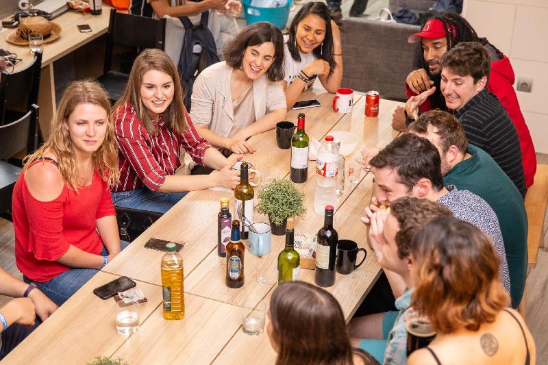 هاستل Onefam Paralelo