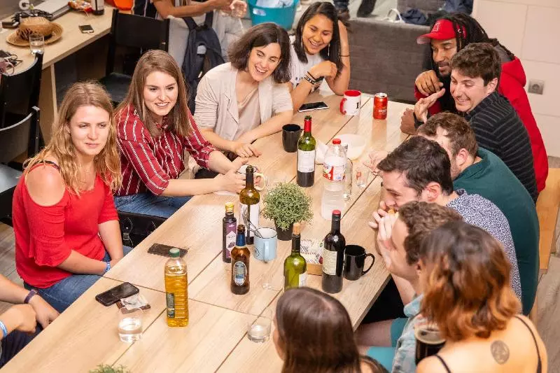 هاستل Onefam Paralelo