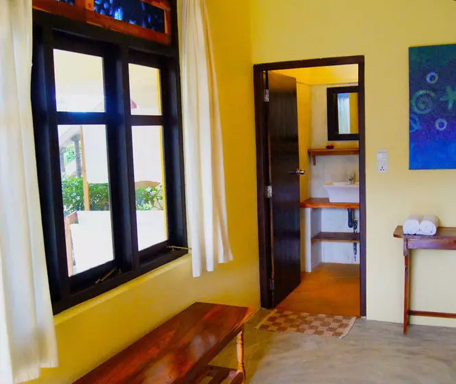 تختخواب و صبحانه Elephant Road Resort