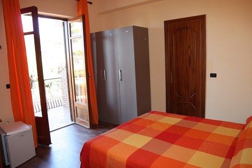 مبيت وإفطار Villa Sole Dell'etna