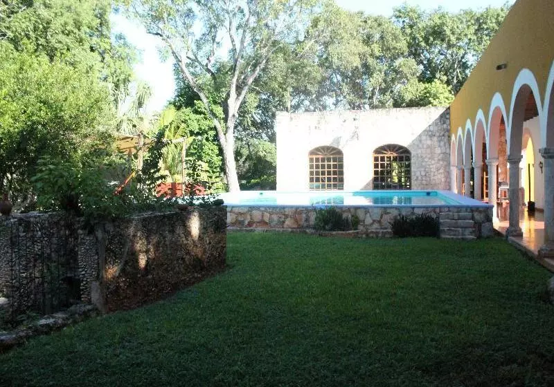 هتل Hacienda Blanca Flor