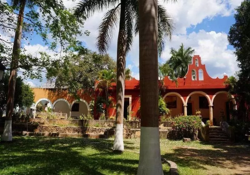هتل Hacienda Blanca Flor
