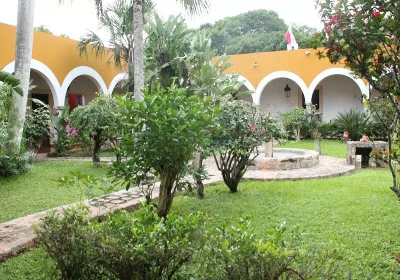 هتل Hacienda Blanca Flor