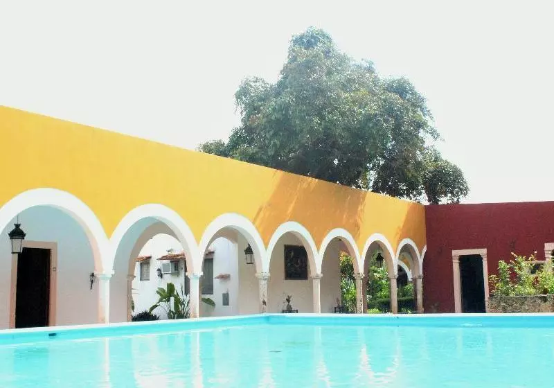 هتل Hacienda Blanca Flor