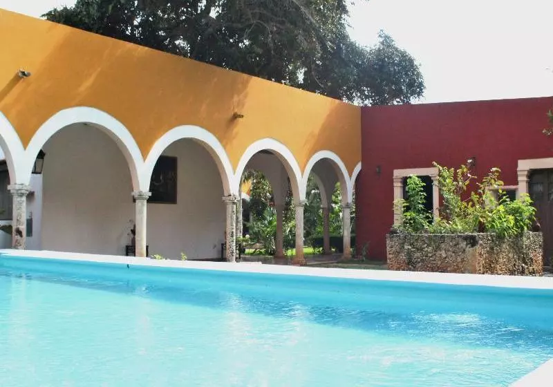 هتل Hacienda Blanca Flor