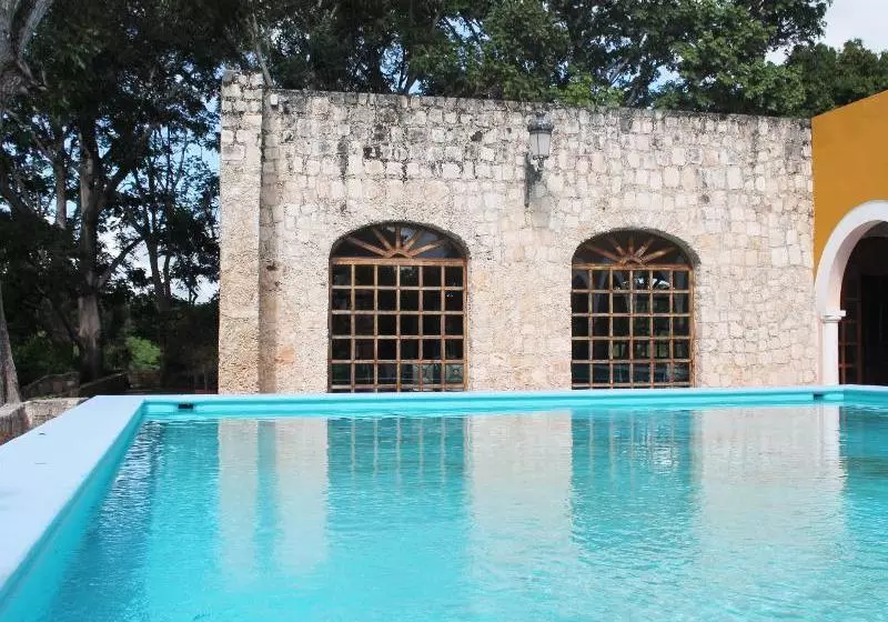 هتل Hacienda Blanca Flor