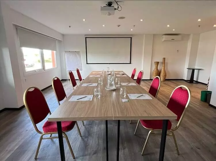 Hotel Howard Johnson By Wyndham Funes