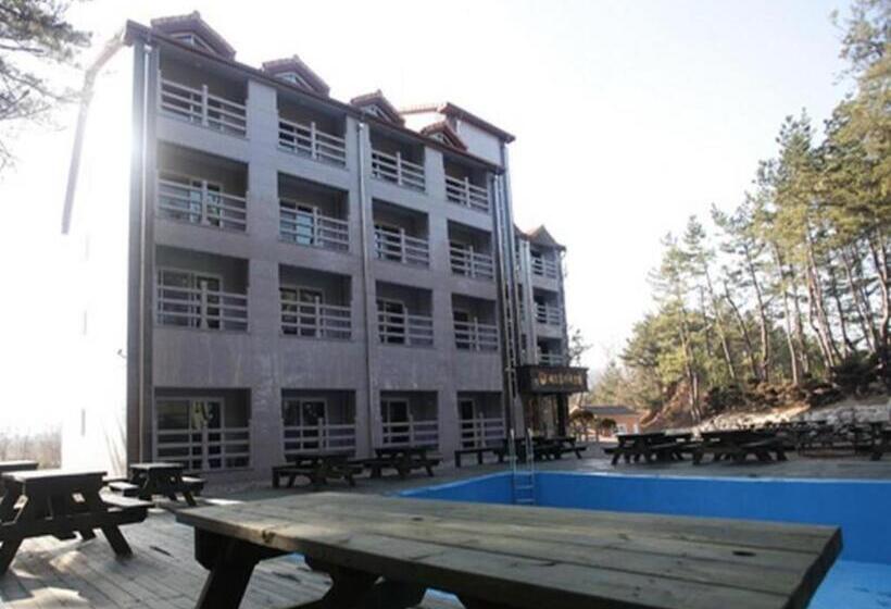 בית מלון כפרי Mangsang Haeorum Family