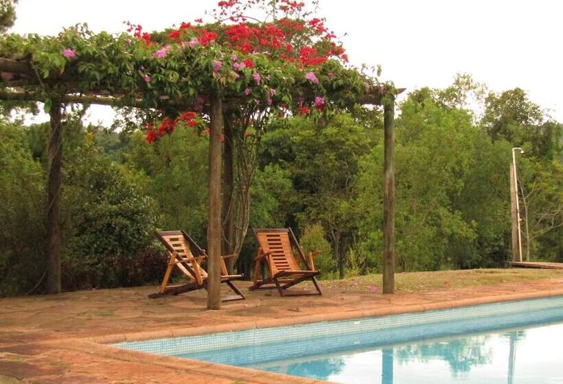 호텔 Ytororo Lodge