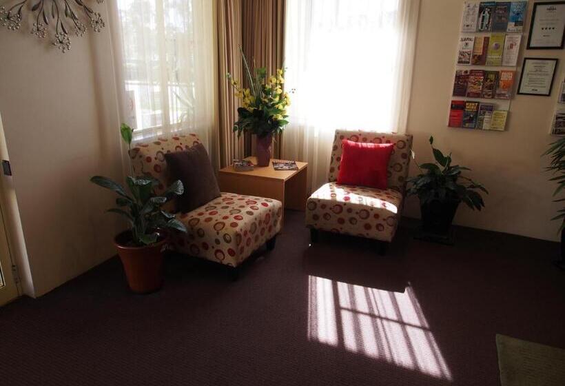 מוטל Golden Guitar Motor Inn