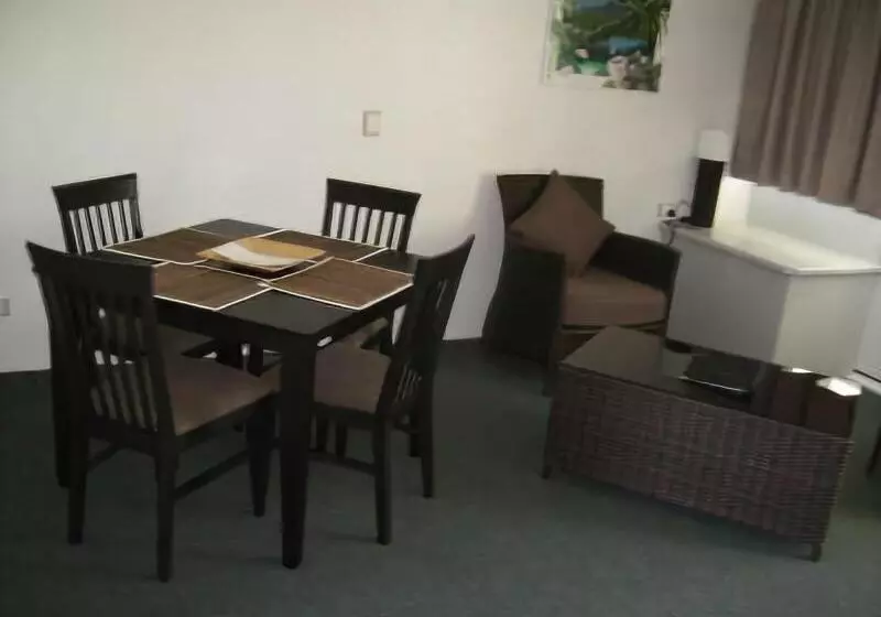 Мотель Reef Adventureland Motor Inn