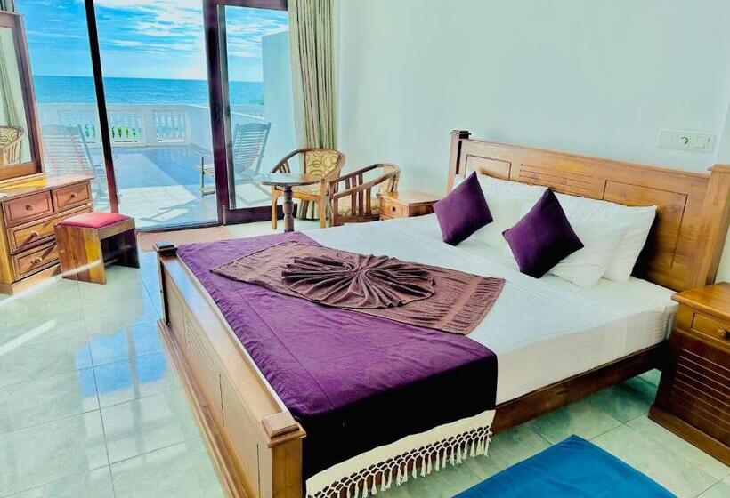 Pensió Adana Beach Resort