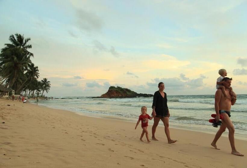 Pensió Adana Beach Resort