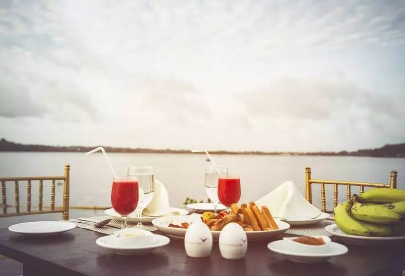 Thotupola Lakeside Resort