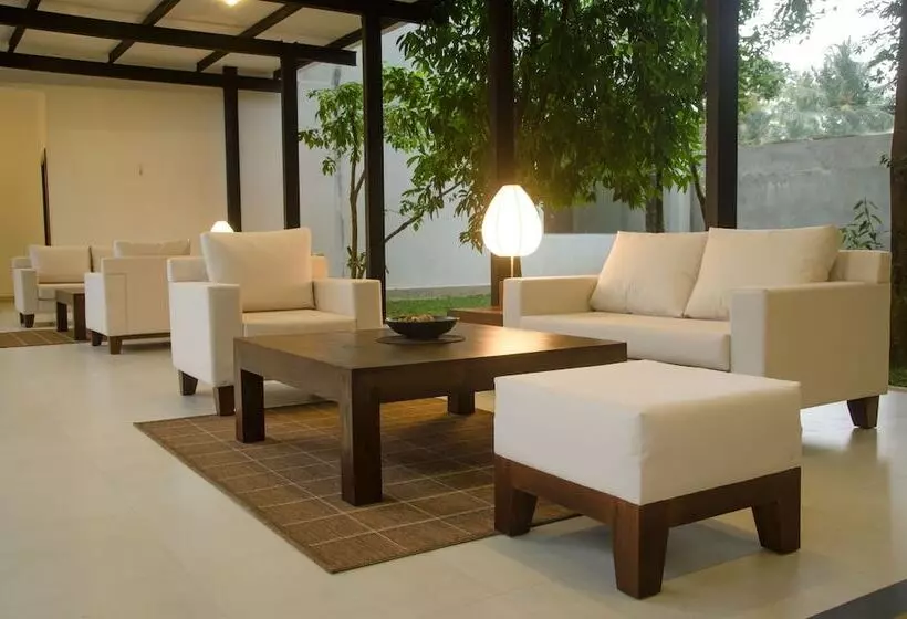 Thotupola Lakeside Resort