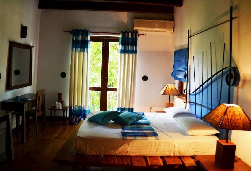 Thotupola Lakeside Resort