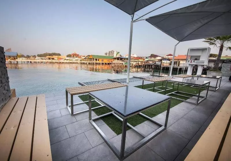 בית מלון כפרי Baan Tah On The Sea