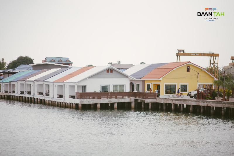 בית מלון כפרי Baan Tah On The Sea