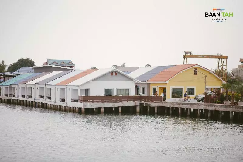 בית מלון כפרי Baan Tah On The Sea