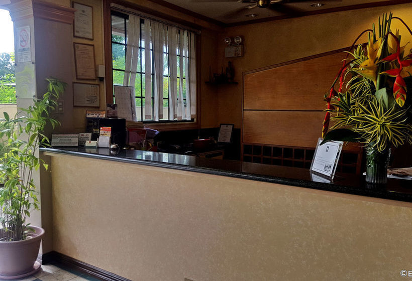 בית מלון כפרי Dumaguete Royal Suite Inn