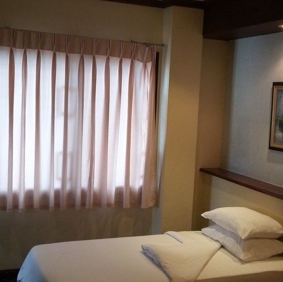 בית מלון כפרי Dumaguete Royal Suite Inn