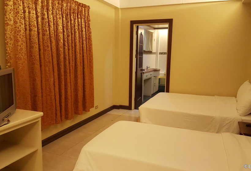 בית מלון כפרי Dumaguete Royal Suite Inn