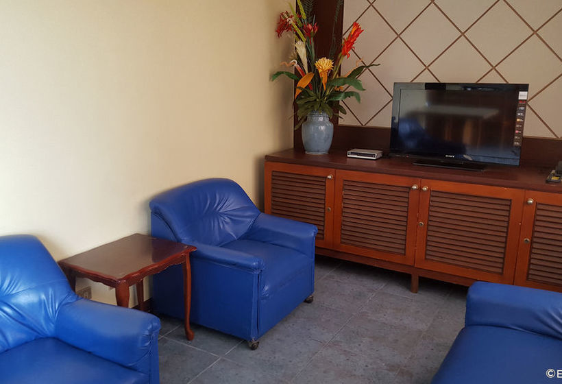 בית מלון כפרי Dumaguete Royal Suite Inn