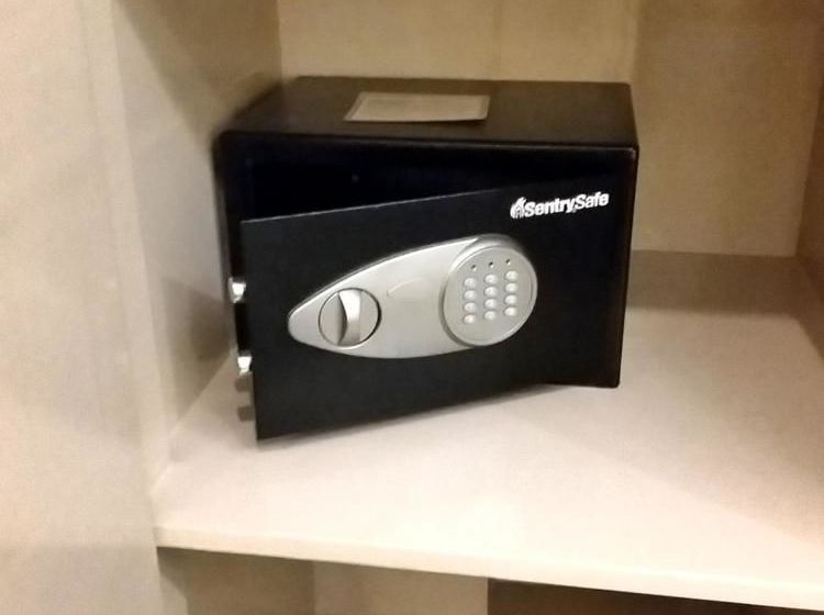 בית מלון כפרי Dumaguete Royal Suite Inn