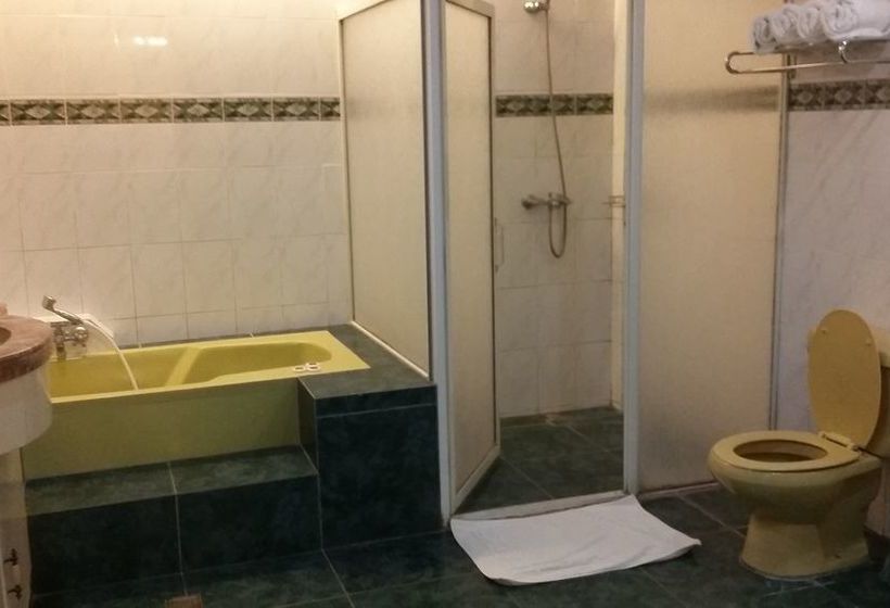 בית מלון כפרי Dumaguete Royal Suite Inn